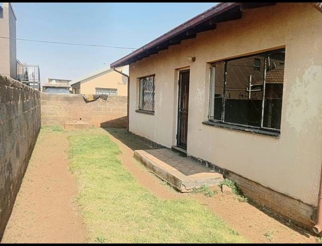 2 BEDROOM HOUSE FOR SALE IN NALEDI